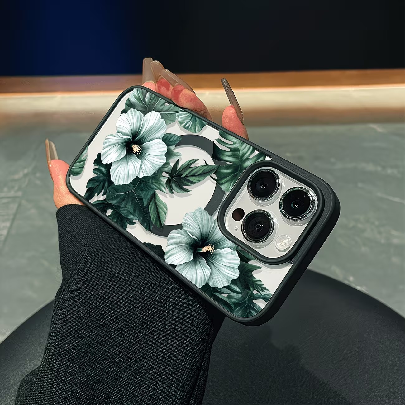 グリーンフローラルプリントのiPhoneケース iPhone - Phone Accessories Magnetic のレビューと価格